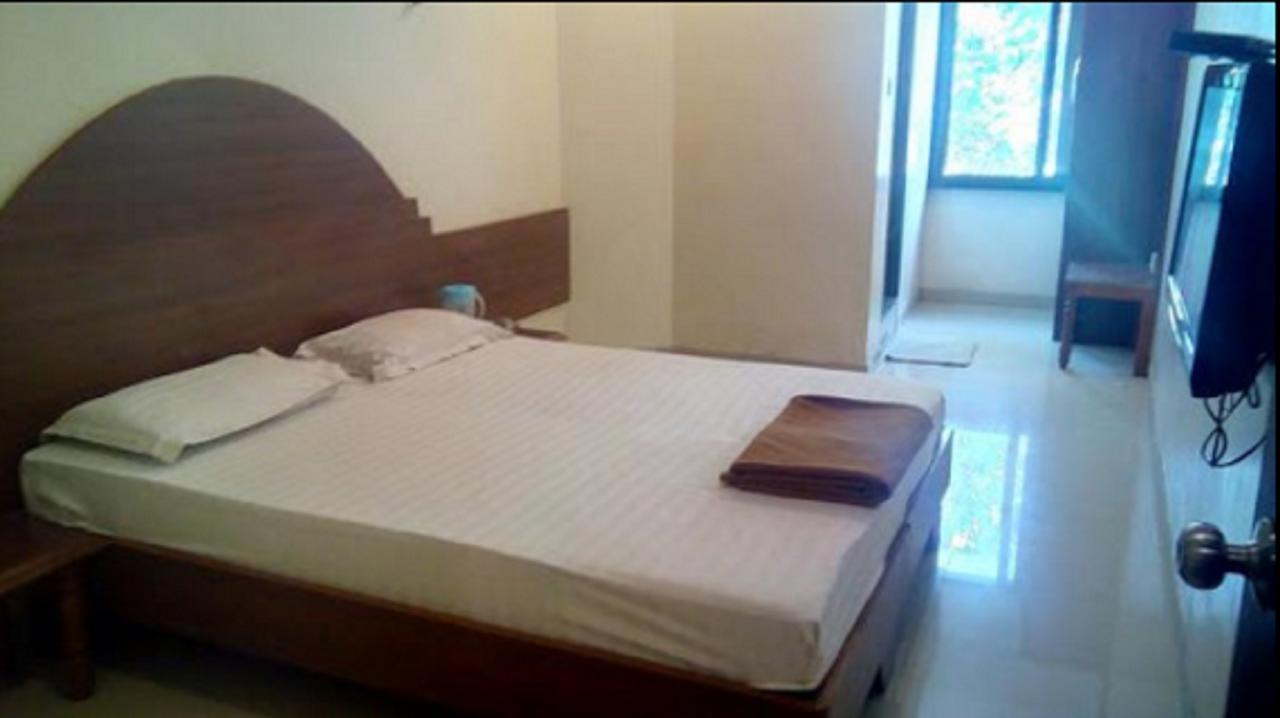 Hotel Rajdeep プネ エクステリア 写真