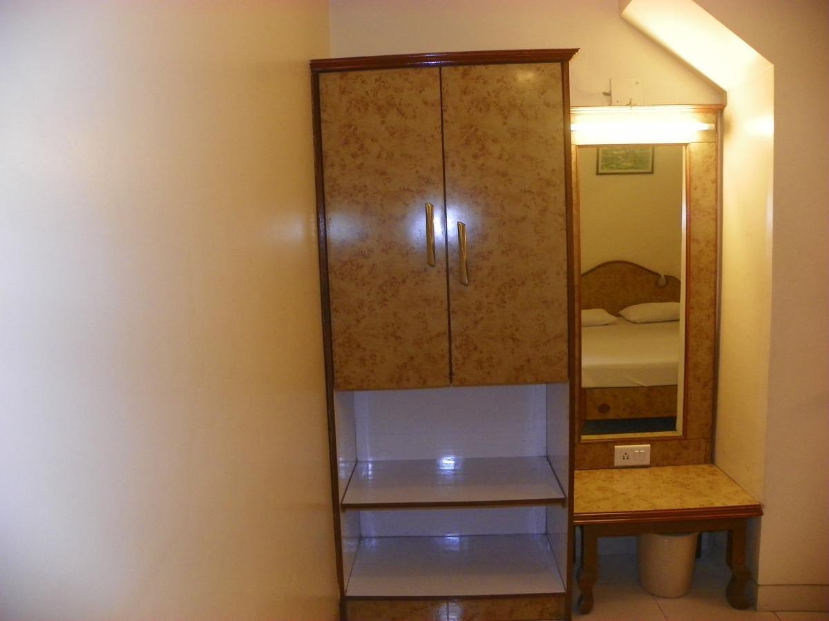 Hotel Rajdeep プネ エクステリア 写真