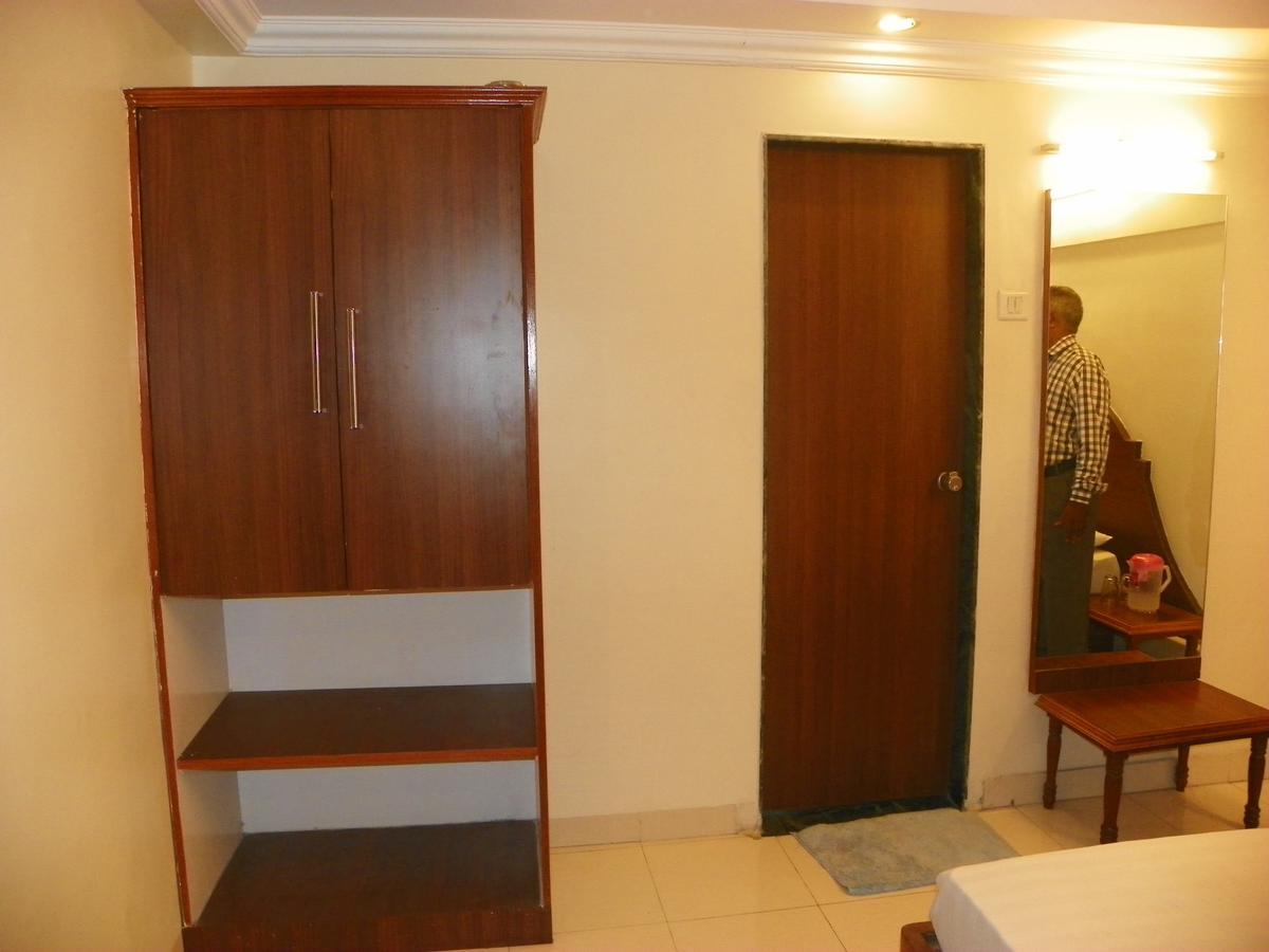 Hotel Rajdeep プネ エクステリア 写真