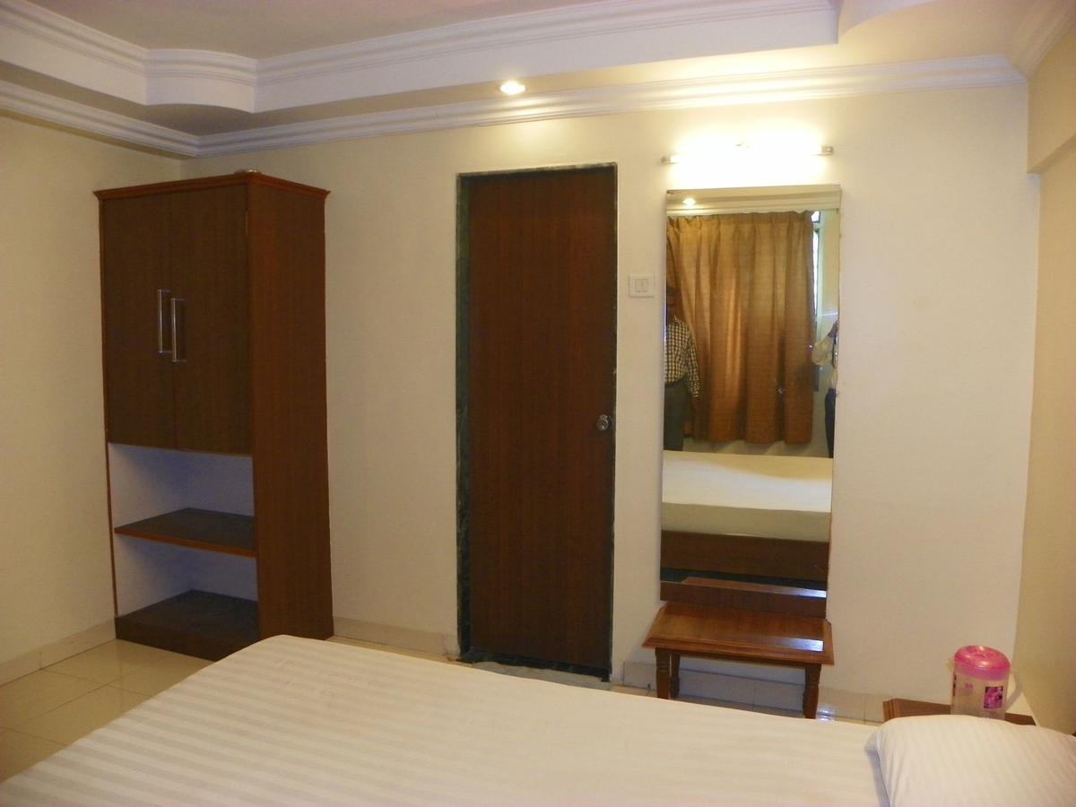 Hotel Rajdeep プネ エクステリア 写真