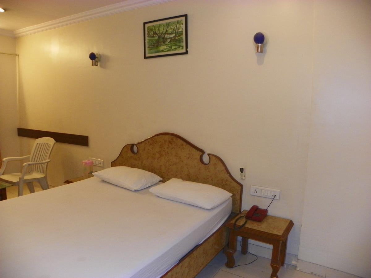 Hotel Rajdeep プネ エクステリア 写真