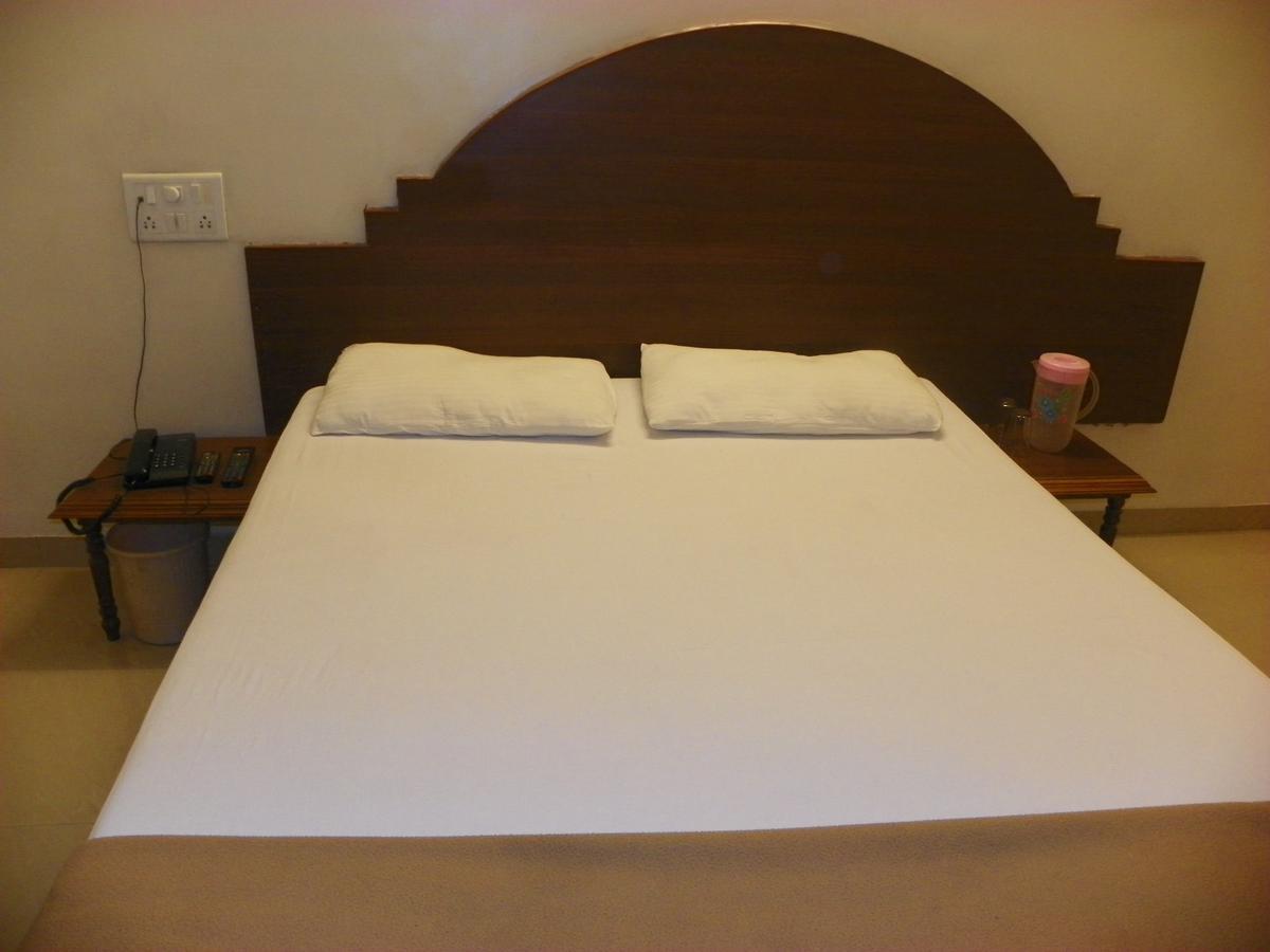 Hotel Rajdeep プネ エクステリア 写真