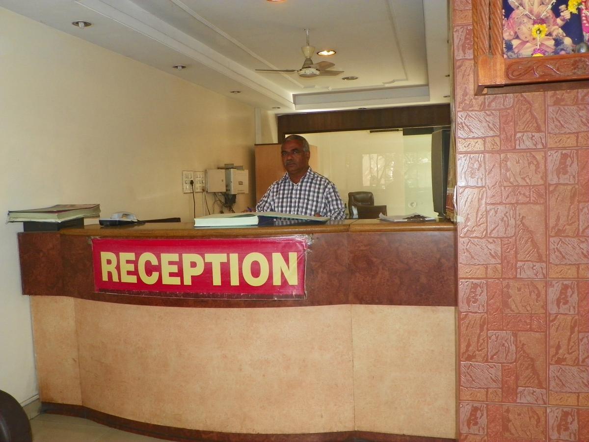 Hotel Rajdeep プネ エクステリア 写真